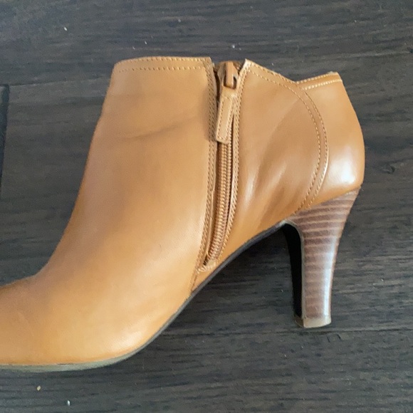 SOLD 😍😍Tan booties from Banana Republic size 9 - Picture 10 of 11